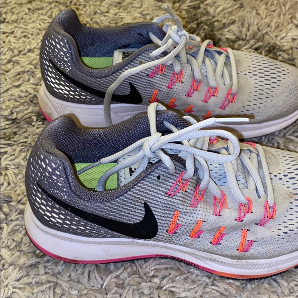 Nike Zoom Pegasus 33 running shoes